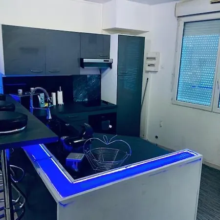 - 2 - 4 Personnes アパート *