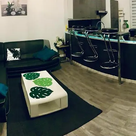 - 2 - 4 Personnes * Denain