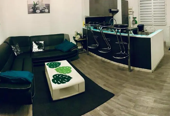 - 2 - 4 Personnes * Denain